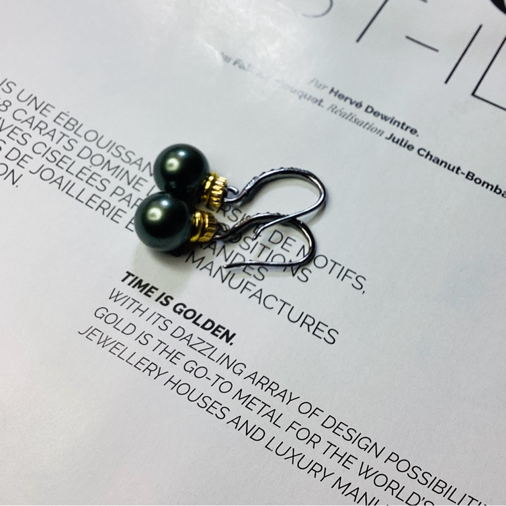 Green-Grey Natural Shell Pearls Earrings